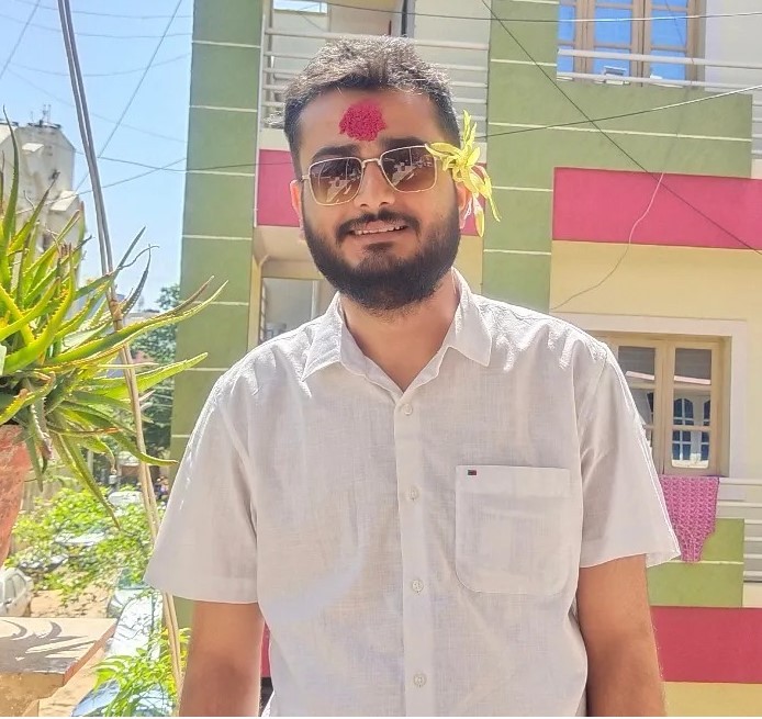 पवन धमला, फार्मासिस्ट