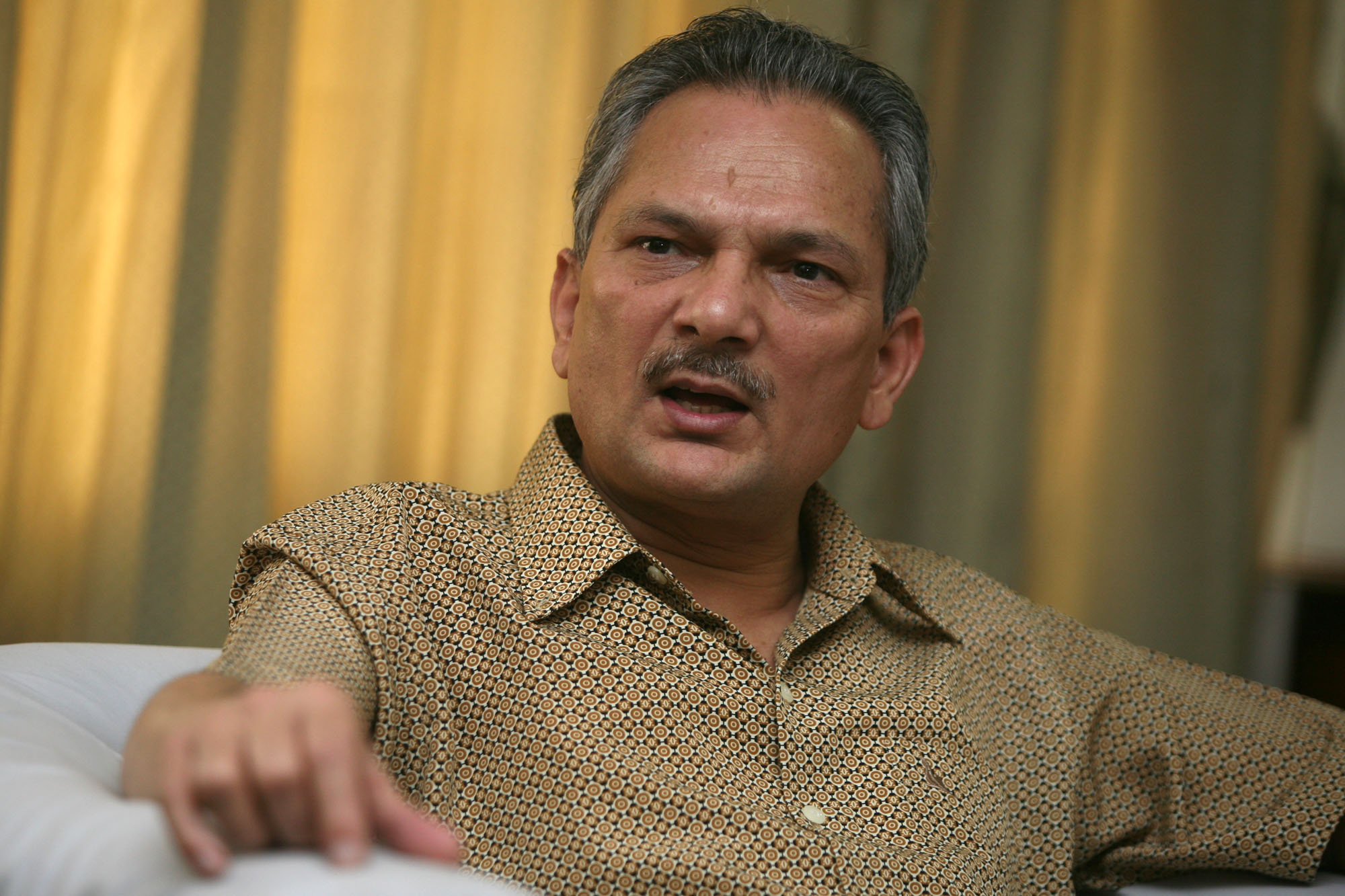 डा.केसीलाई रिहा गर्न बाबुरामको माग