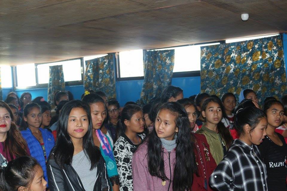 स्कुले किशोरी र उनीहरुका आमालाई प्रजनन स्वास्थ्य सम्बन्धि सचेतना