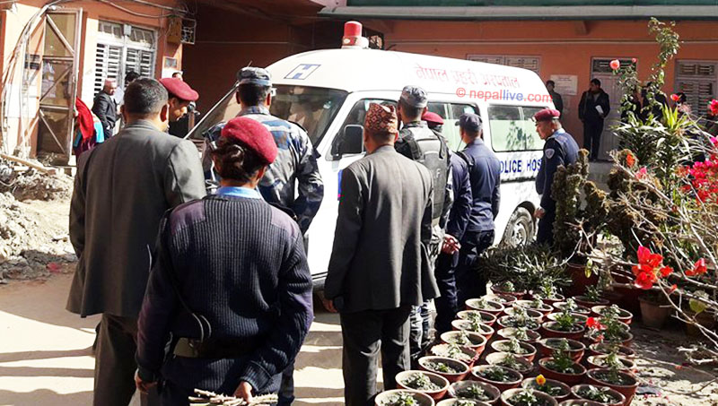 सर्वोच्च पुगेका केसीले स्वास्थ्यमा असहजता महसुस गरेपछि एम्बुलेन्समा राखियो