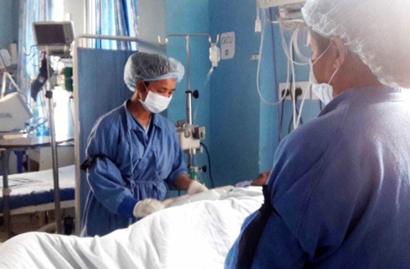 मानव अंग प्रत्यारोपण केन्द्रका कर्मचारीहरुले आज पनि कालोपट्टी बाँधेर काम गर्दै