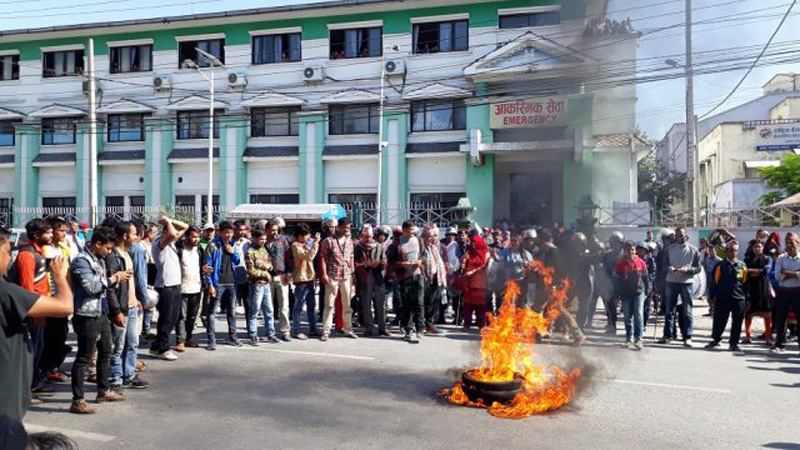 तीन दिनसम्म पनि गण्डकी मेडिकल कलेजबाट उठेन सुत्केरीको शव