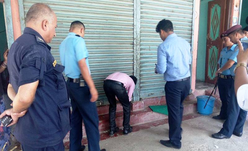नेपालगञ्जको एक डेण्टल क्लिनिक र औषधि पसलको कारोबार बन्द 