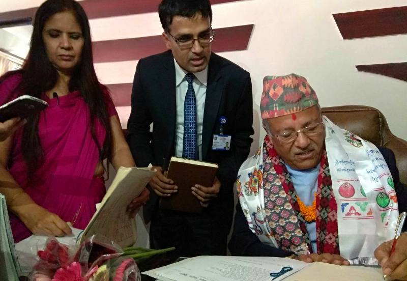 पदभार ग्रहणसँगै स्वास्थ्यमन्त्रीले गरे दुई फाइल सदर