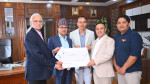 भोटेकोशी बाढी प्रभावितका लागि फ्रन्टलाइन अस्पतालद्वारा सहयोग हस्तान्तरण