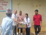 स्वास्थ्यकर्मी मुडभरीद्वारा बाढी प्रभावित क्षेत्रमा अत्यावश्यक औषधि हस्तान्तरण