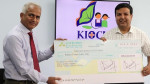 सांसद डा शर्माद्वारा डा कोइरालाको बाल अस्पताललाई २० लाख रुपैयाँ सहयोग