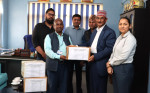नेपाल मेडिकल कलेजद्वारा हजयात्रीलाई स्वास्थ्य सामग्री प्रदान