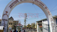 वीरगञ्जका बिरामी भन्छन् – उपचार पाउन भन्दा मर्न सजिलो (फोटो फिचर)