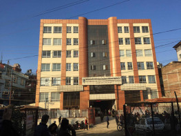 काठमाडौं मेडिकल कलेजका आवासीय चिकित्सकहरु आन्दोलित