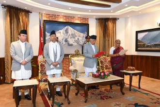 पहिलो महिला प्रधानमन्त्री सुशीला कार्कीले लिइन् सपथ