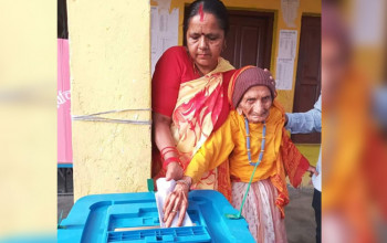 ११३ वर्षीया अधिकारीद्वारा मतदान