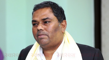 आन्दोलनरत डाक्टरप्रति स्वास्थ्यमन्त्रीको कडा टिप्पणी, भने– खटाएको ठाउँमा नजानेलाई नियमअनुसार कारबाही