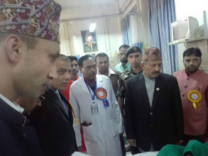 टिचिङ ल्याइएका घाइते भेटेपछि शिक्षामन्त्री पोखरेलले भने- उपचार खर्च सरकारले व्यहोर्छ