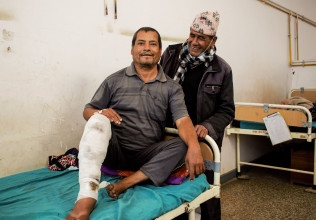 दीनदुःखीको मुहारमा खुसी भर्दै बयलपाटा अस्पताल