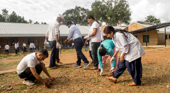 घटस्थापनाको अवसरमा बयालपाटा अस्पताल सरसफाइ