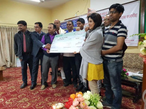  सुर्तीजन्य पदार्थ नियन्त्रणमा सक्रिय भूमिका खेल्नेलाई व्लूमबर्ग पुरस्कार प्रदान
