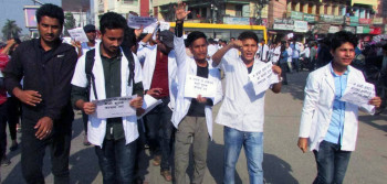 मेडिकल कलेजमा भइरहेको आन्दोलनमा बंगलादेशमा अध्ययनरत नेपालीको समर्थन