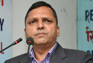 झक्कु सुवेदीको स्वास्थ्यमा सुधार, प्रचण्डले भेटे