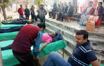 साताव्यापी स्वास्थ्य शिविरमा रगत अभाव हुन नदिन प्रहरीको रक्तदान