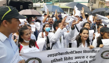 आन्दोलनरत माइक्रोबायोलोजिस्ट र स्वास्थ्य व्यवसायी परिषदबीच छलफल, १५ दिनसम्म आन्दोलन स्थगित