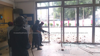 जुनियर डाक्टर कमिटीले गर्‍यो चितवन मेेडिकल कलेजकाे ताेडफाेडकाे भर्त्स‍ना, डाक्याे आकस्मिक भेला