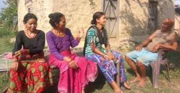 घरबाटै निकालिइन् एचआइभी संक्रमित महिला