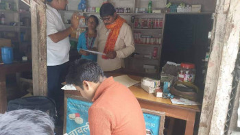 सुदुरपश्चिमका औषधि पसलमा अनुगमन तीव्र, व्यवसायीकाे भागाभाग