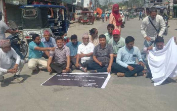 गेटा मेडिकल कलेज संचालनको माग गर्दै धनगढीमा धर्ना 
