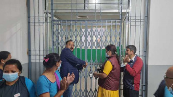 न्याम्सको कार्यालयमा कर्मचारीले लगाए ताला