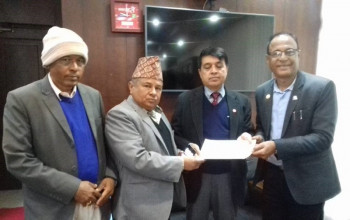 अस्पतालको जग्गा खरिदका लागि ढकालद्वारा १० लाख सहयोग