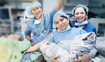 महिनावारी सुकेकी ५४ वर्षीया महिला टेस्ट ट्युब बेबीबाट आमा बनिन्