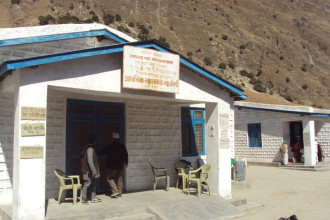 नमूना स्वास्थ्य केन्द्र नै चिकित्सकविहीन, आफन्त भन्छन् - कतिदिन शव कुर्ने हो?