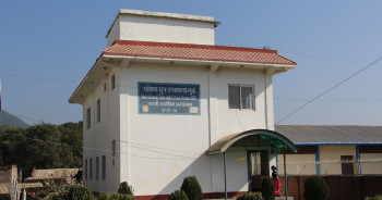 बिरामी हटाएर डाक्टरलाई आवास !