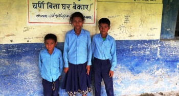 बाबुआमाले छाडेपछि कुपोषणमा स्कुले बालबालिका