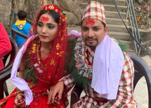 डाक्टर खनालको बिहे खर्च क्यान्सर बिरामीको उपचारका लागि सहयोग