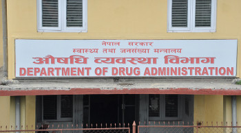 शुक्लाफाँटाका १२ औषधि पसलमा अनुगमन, दुई वटामा शिलबन्दी