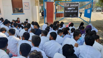 मेडिकल कलेजका विद्यार्थीमाथि भएकाे आक्रमणप्रति जुनियर डाक्टर कमिटिकाे विराेध