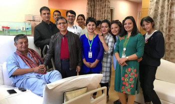 कलाकार मदनकृष्ण श्रेष्ठ मुटुको उपचारपछि घर फर्किए