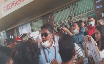 राष्ट्रिय ट्रमा सेन्टरमा नाराबाजी र होहल्ला, बिरामीको उपचारमा बाधा [भिडियो]