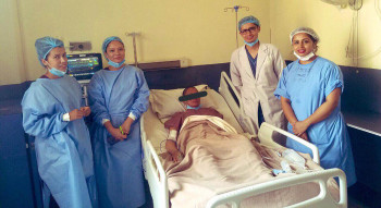 टिचिङमा कलेजो प्रत्यारोपण गरेका व्यक्तिलाई आइसियुबाट विशेष वार्डमा सारियो