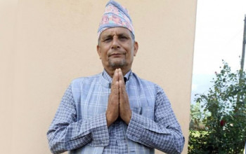 विदुर–६ को वडाध्यक्षमा भिडिरहेका 'हेडसर': जो गाउँका युवालाई डक्टरी पढाउँछु भन्दैछन्
