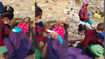 बाजुराकी एक महिलालाई बाटोमै गराइयो प्रसुति