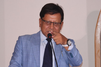 गरिब देखाउनुपर्‍यो भने कानमा बिडी राख्ने चरित्र निर्माण सृजनशीलताको कमी हो  : दिनेश डिसी, अध्यक्ष चलचित्र विकास बोर्ड