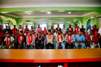 माओवादी केन्द्रमा ६२ जना चिकित्सकको प्रवेश,  प्रचण्डले गरे स्वागत