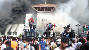 मानिसहरू भीड वा दंगामा हुँदा स्वभावभन्दा फरक र हिंसात्मक व्यवहार किन गर्छन्?