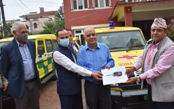 ५ वटा जिल्लालाई ‘ख’ वर्गको एम्बुलेन्स हस्तान्तरण