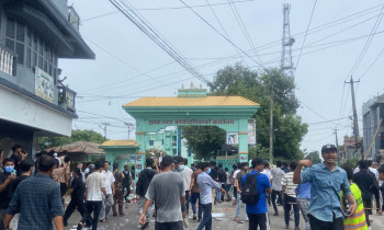 जेनजी आन्दोलन: दमकको आन्दोलन प्रहरी नियन्त्रण बाहिर, आन्दोलनकारीद्वारा नगरपालिका कब्जा