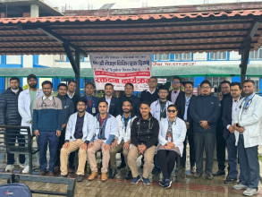 नेपाल चिकित्सक दिवसका अवसरमा डाक्टरहरुले गरे रक्तदान