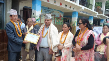 तेह्रथुमको सरस्वती माविद्वारा चिकित्सक संघका अध्यक्ष डा अनिल कार्की सम्मानित